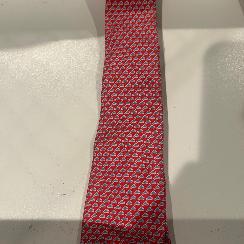 Vineyard Vines Red and Blue Patterned Tie- Martha’s vineyard